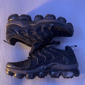 Nike black vaporMax Air size 8M good condition taking best offer!!!